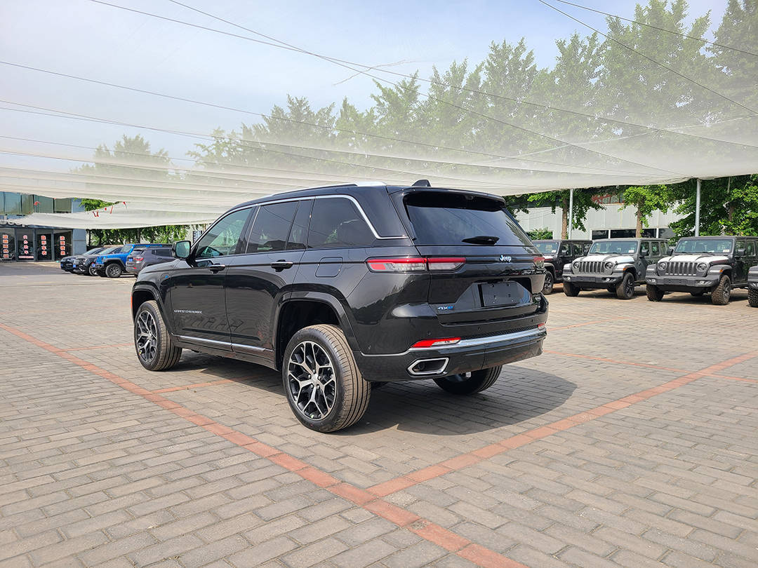 新款大切诺基降价20万元!巅峰版版54.99,远峰版46.