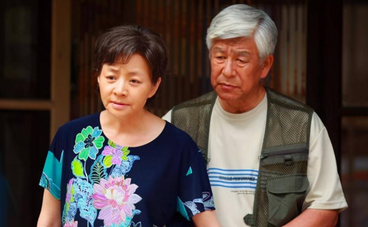 原创村长专业户张洪杰零片酬也要带老婆难舍难分的背后有何秘密