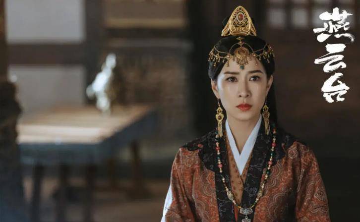 剧情播出,这部古装剧虽然饱受抠图,替身,古偶等争议,但是剧中佘诗曼