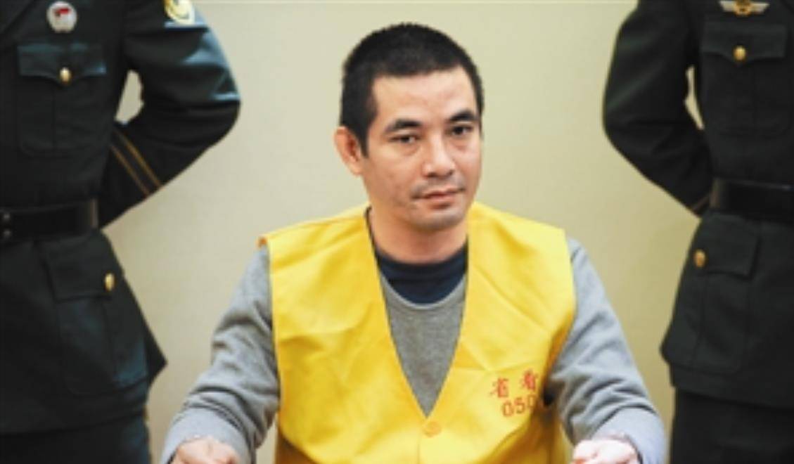 专案组的成员需要更加小心,近十个月的时间中,李晋波不知道走了多少