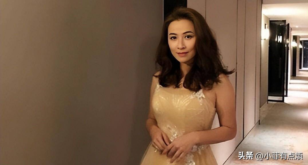 原创曾拍成人三级片香港女星麦家琪复出拍戏状态冻龄像少女一样