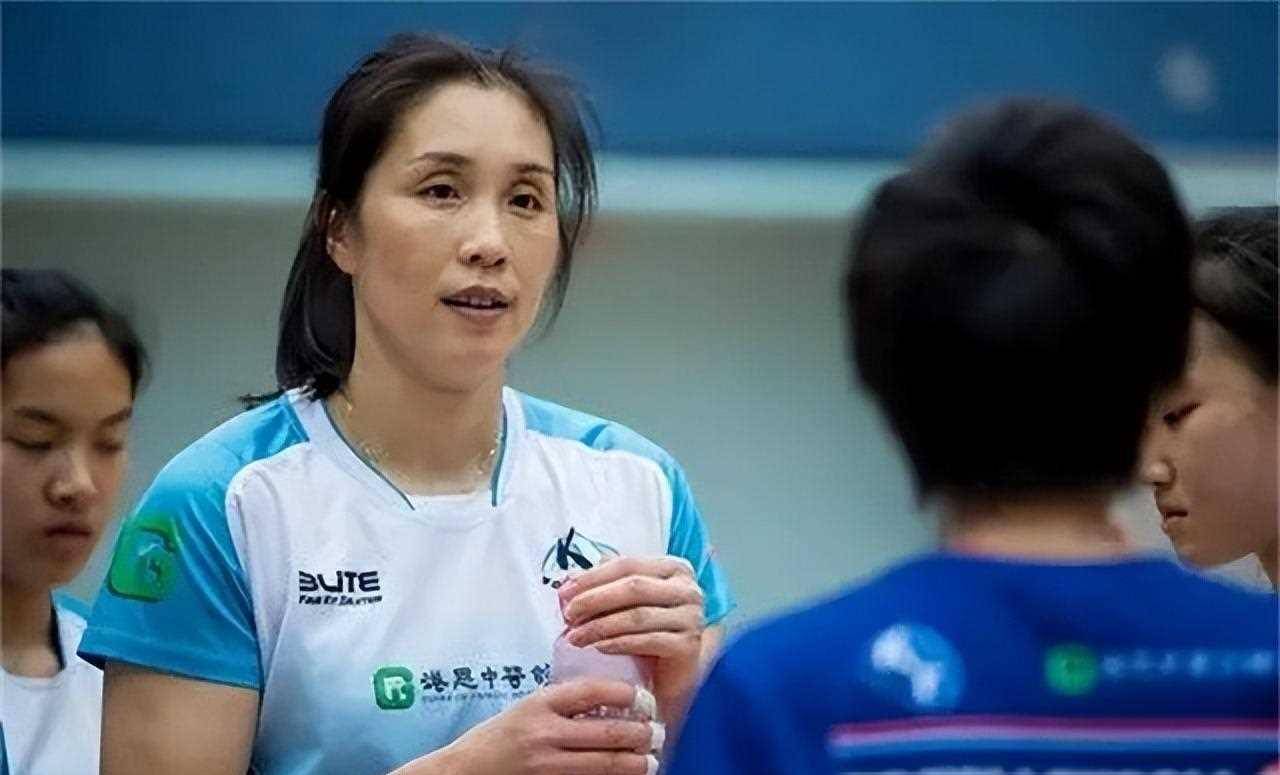 前体育队长51岁现状:面容显老,与公务员老公居住在香港_孙玥_历史