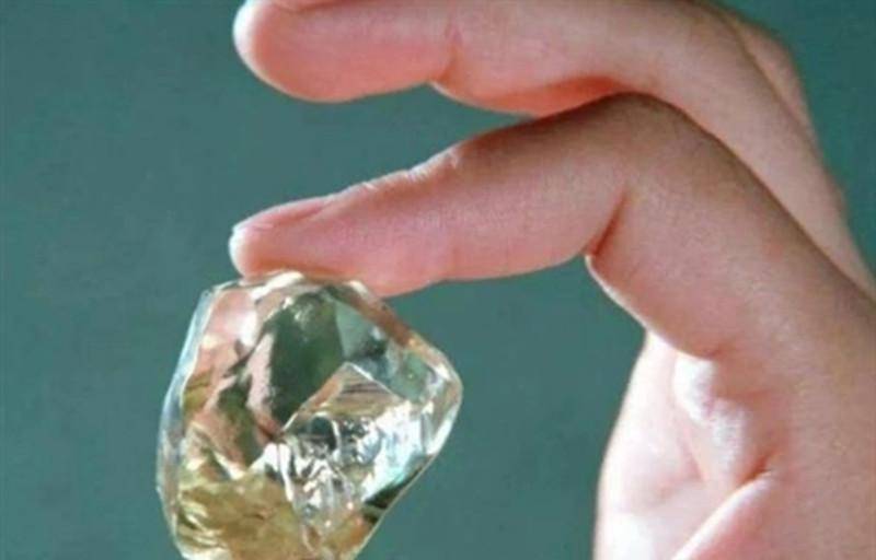 原创1994年山东农妇种地刨出35克拉钻石27万卖掉后法院找上了门