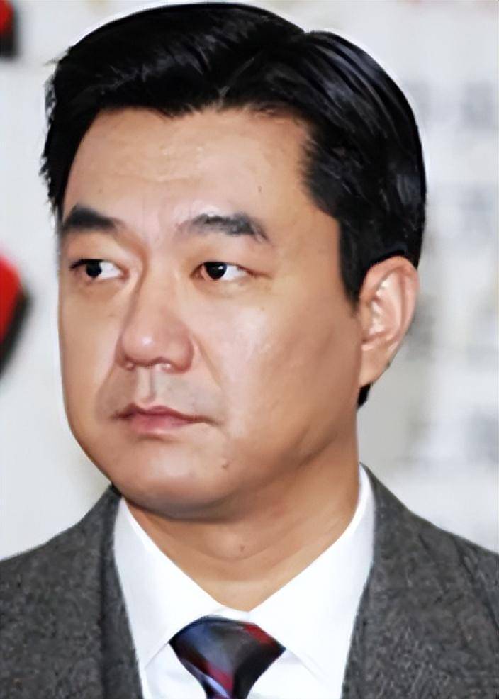 演员董永:离异后恐婚十年不娶,被哥嫂逼去相亲,47岁意外喜当爹