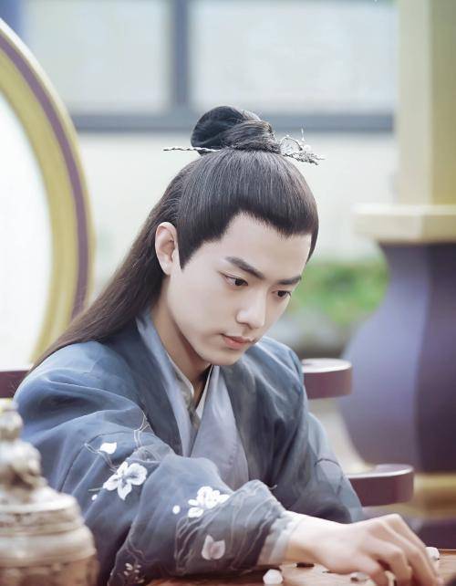 肖战学长造型照片遭疯传大他的颜值在圈内属于什么水平