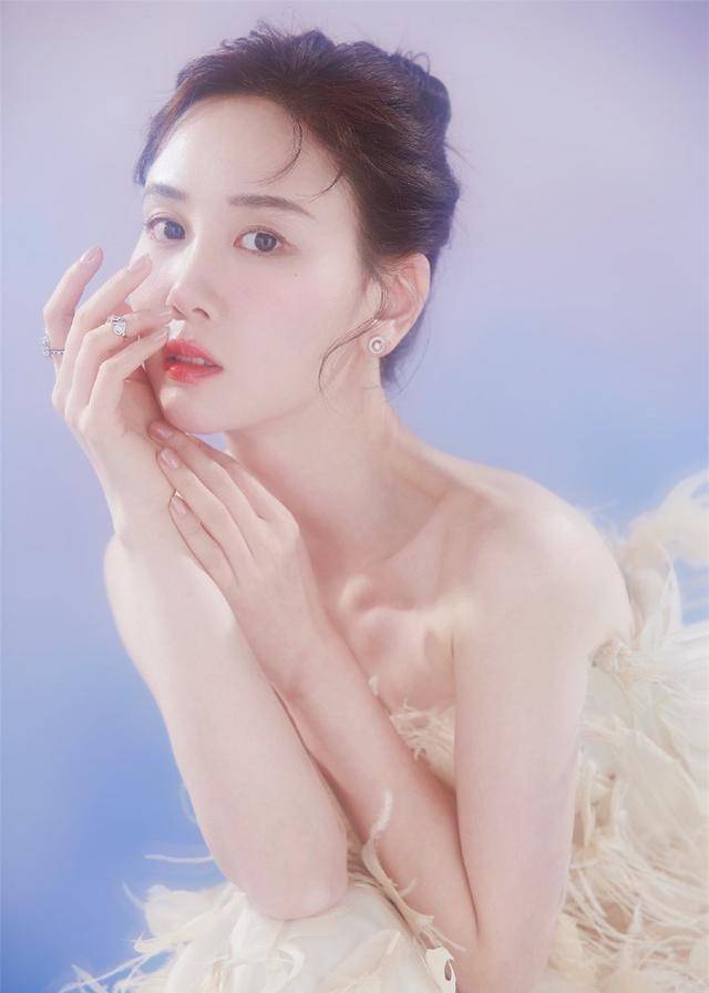 原创原创10年前的快女比赛她第1个出局如今32岁美到惊心动魄