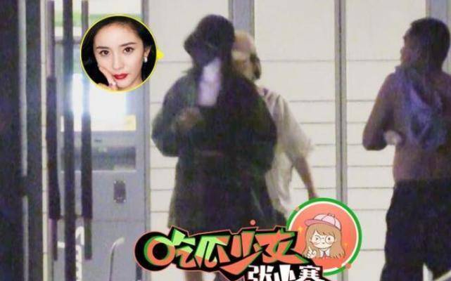 原创杨幂工作太忙忽略魏大勋穿紧身露脐背心深夜直奔美容院做保养
