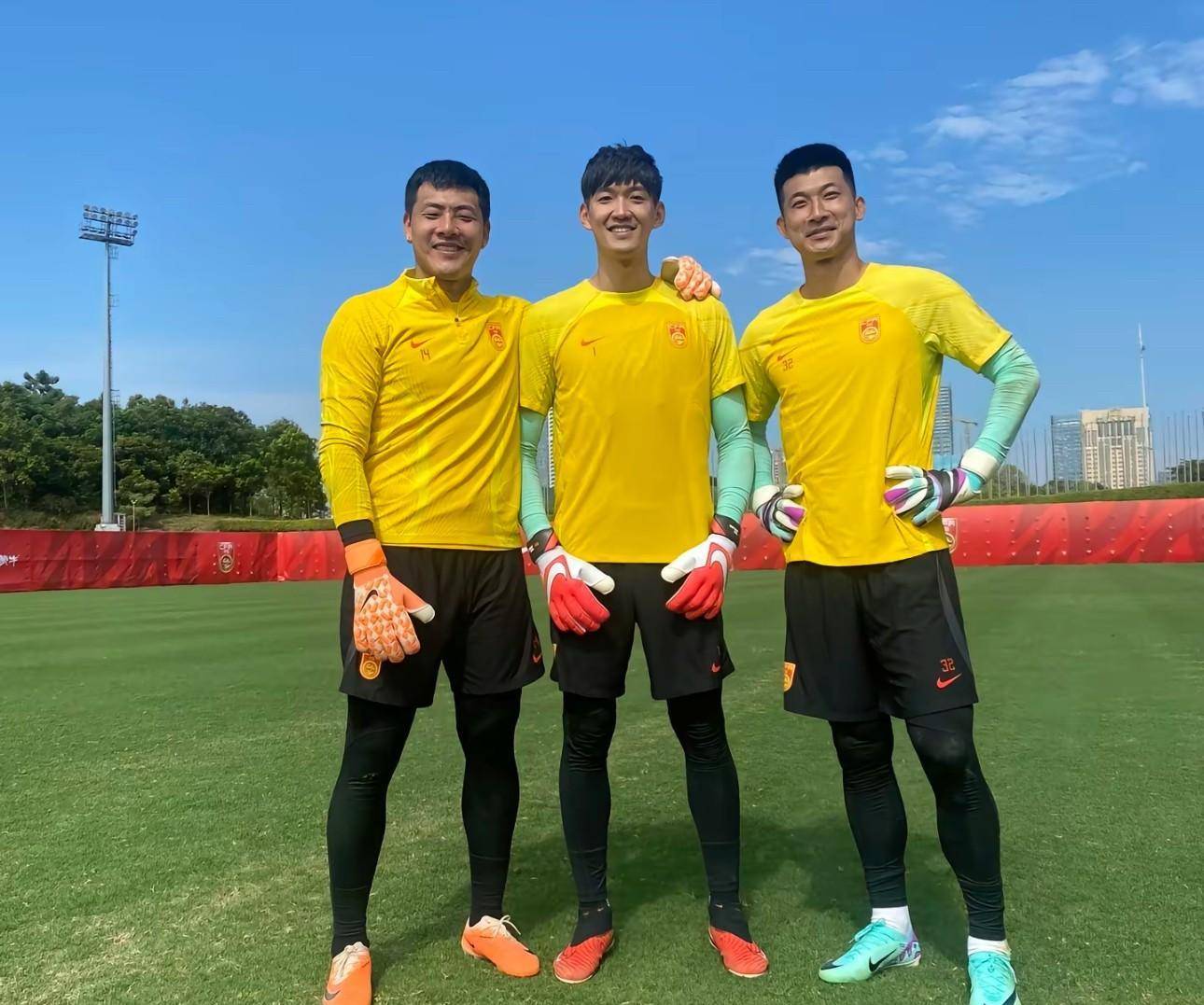 "里皮,李铁,李霄鹏,扬科维奇,四任教练都保持了一致的选择,在专业领域