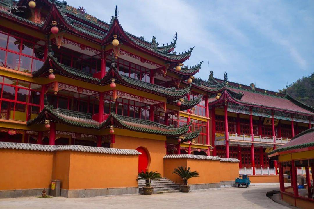原创上虞秀峰寺的建筑群堪称雄伟壮观配色却极其鲜艳令人叹为观止