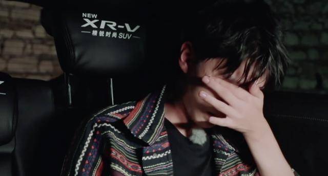 原创原创19岁王俊凯躲在车里哭到抽泣黄晓明也心酸落泪原因有点无奈