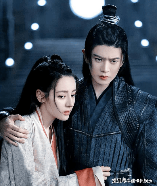 原创同样演九鹭非香女主角赵丽颖周也热巴对比差异很明显