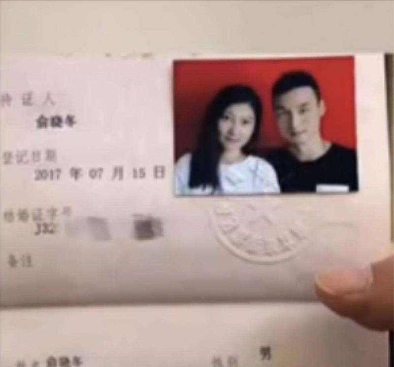 王暖暖当时感到很震惊,但是在俞晓东甜言蜜语的哄骗下,王暖暖竟没有