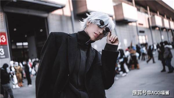 原创只因cos五条悟太出神美女coser性别遭质疑无奈只能穿黑丝自证