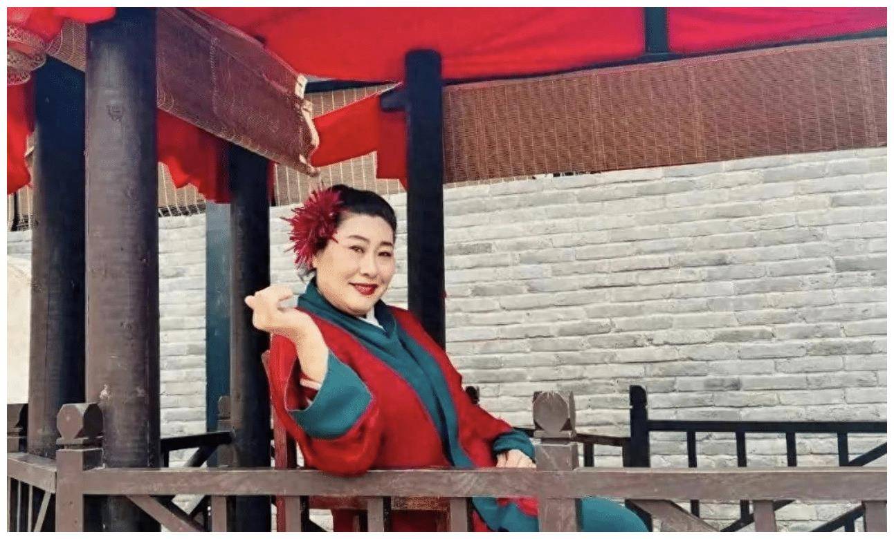 开封王婆爆火一己之力带火整个景区不愧是相声大师儿媳