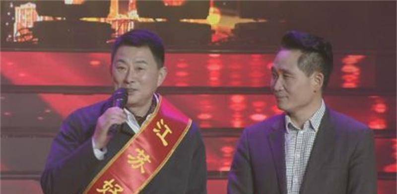 张爱民(左)与孙胜荣(右)张爱民热心助人不求回报的