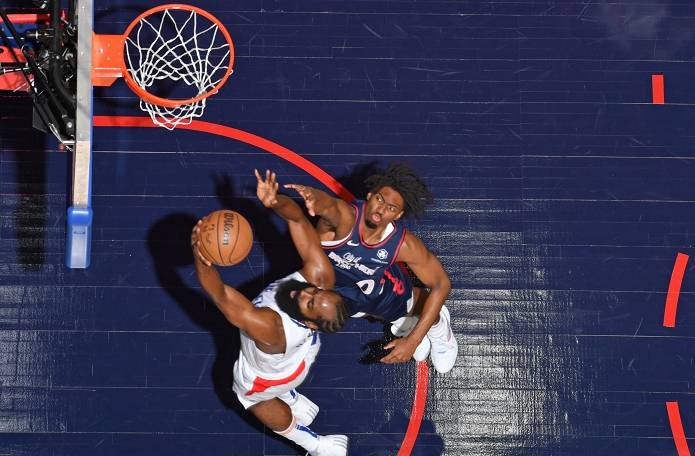 莱昂纳德此役完全处于梦游的状态中,不仅仅防守端没有了昔日死亡缠绕