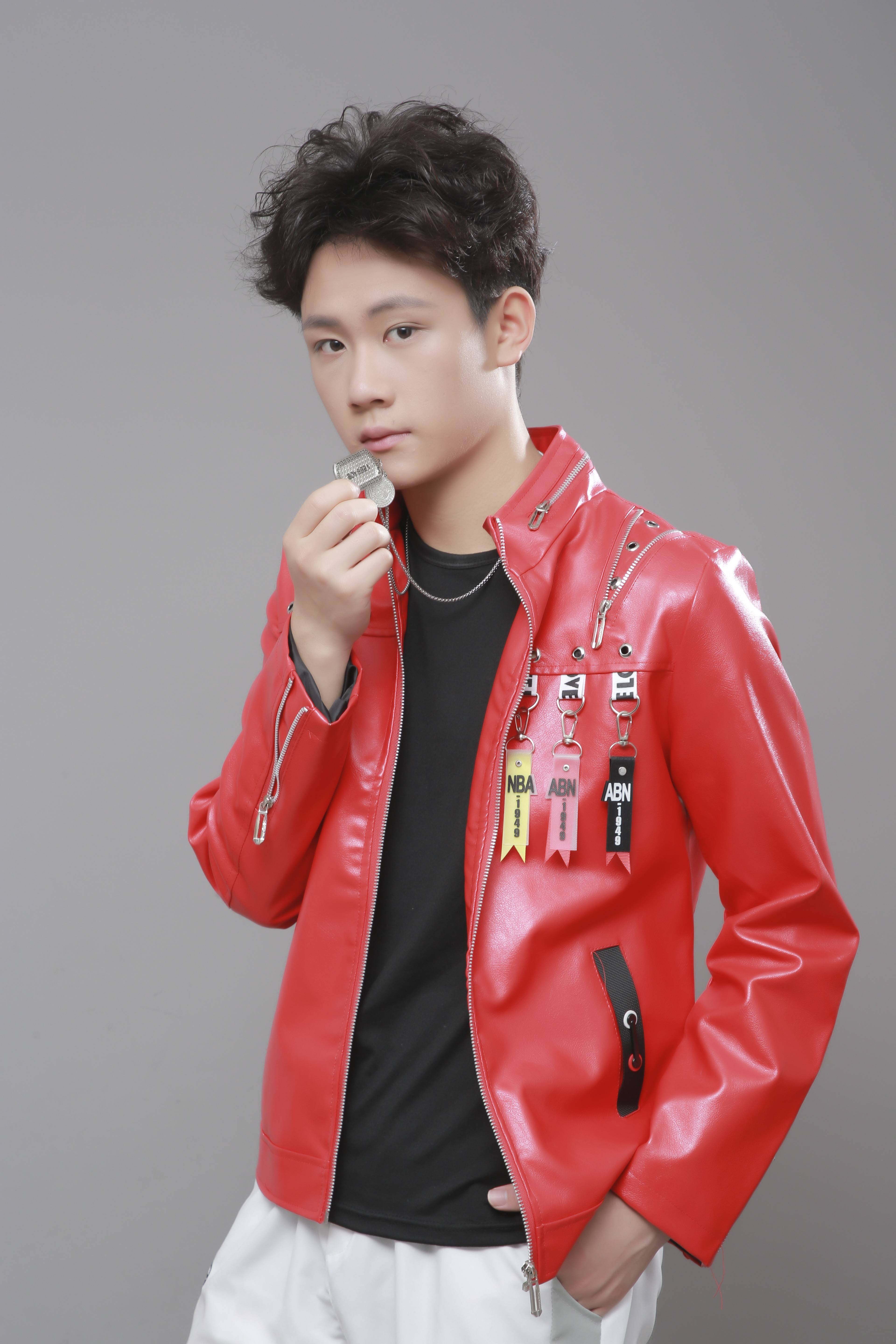 刘徽俊的型格舞台绽放无限魅力与光彩