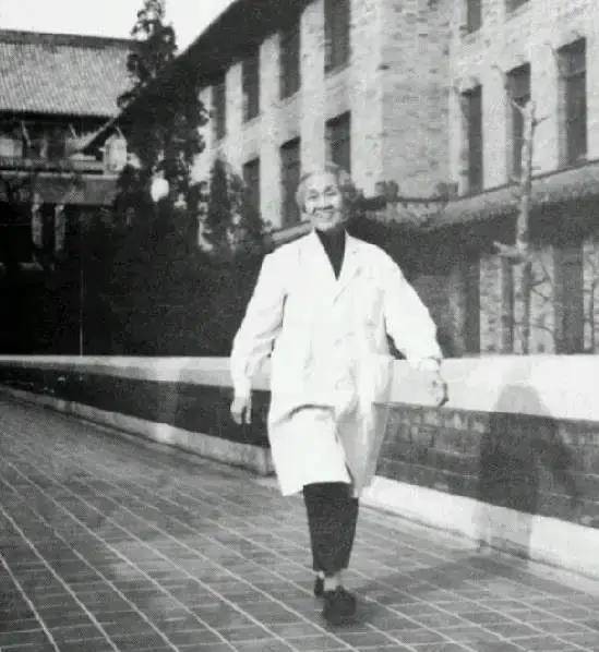 原创钟南山叫她姑婆袁隆平是她接生无儿女的林巧稚被称作万婴之母