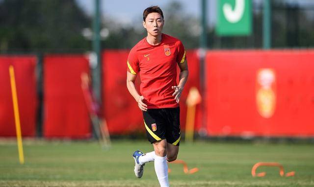 原创国足胜利高准翼展现实力成为右后卫新宠