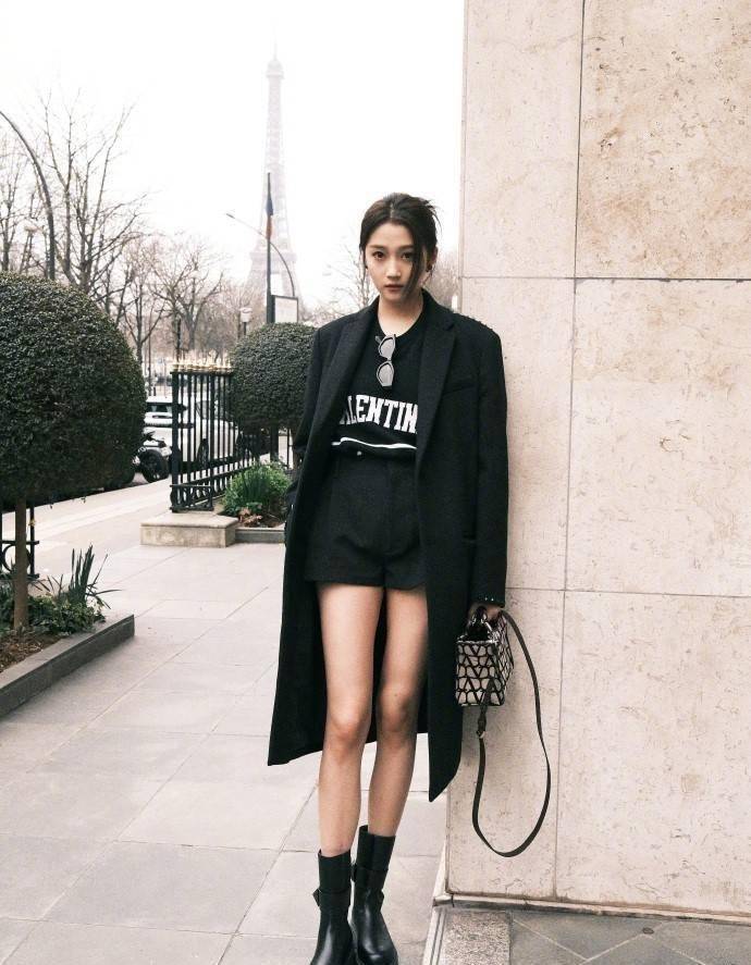 原创25岁男星突发心肌梗死杨紫被道德绑架老同学关晓彤保持沉默