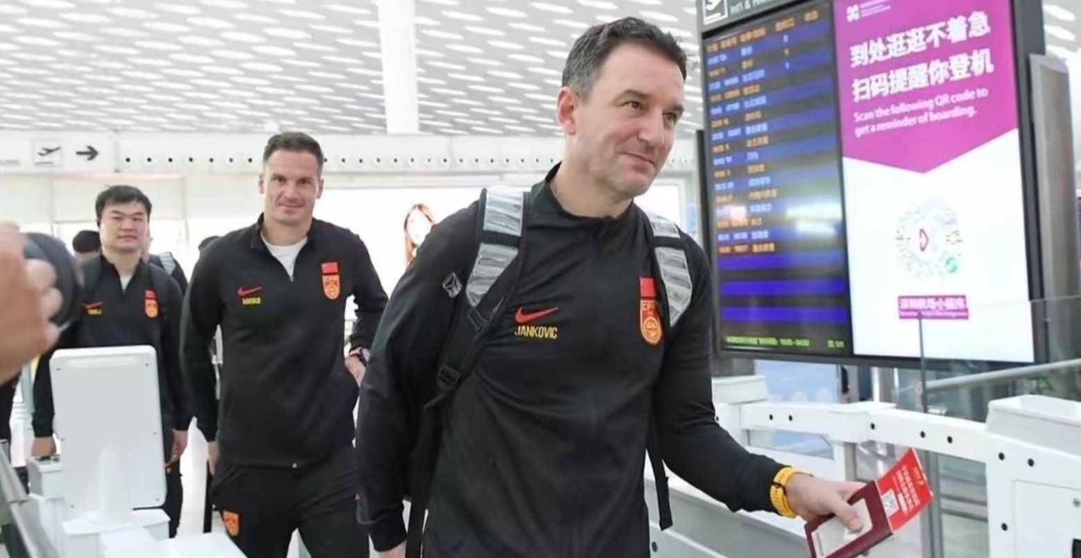 敬请关注李可伊万公开批评扬科教练不称职记者温馨提醒扬科