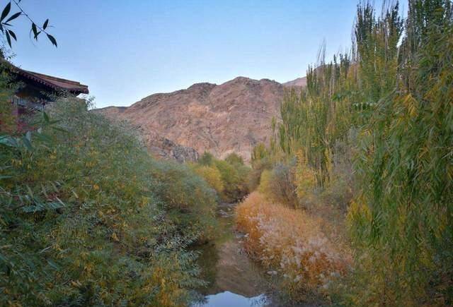 王治员渠城,去长安七千三百里……西南至都护治所四百里南至尉犁袄镲