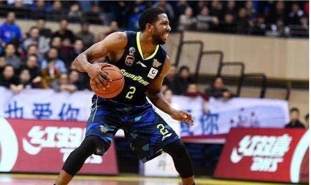 原创原创2分3犯3误广东新外援狂打伪球迷的脸他不如斯隆拜纳姆被言中