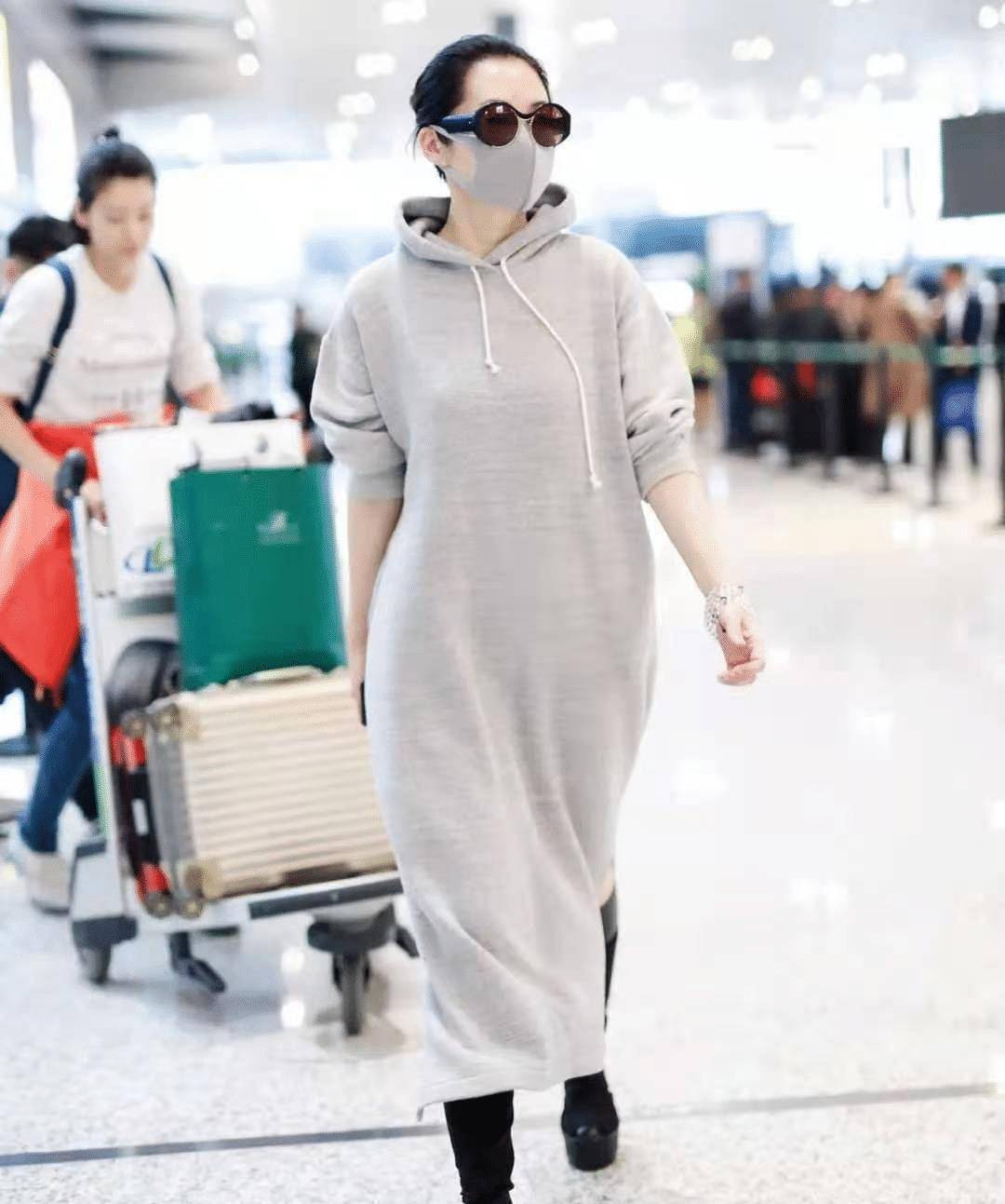 原创许晴才是中年女人穿搭模板不用刻意扮嫩也年轻洋气