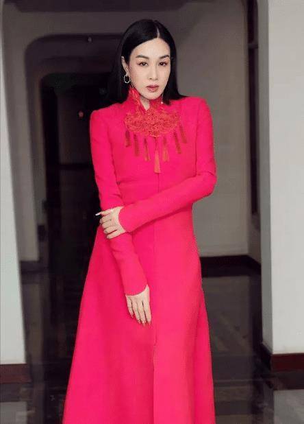 原创钟丽缇真的豁出去了穿紧身内搭配运动裤为备孕猛涨到160斤