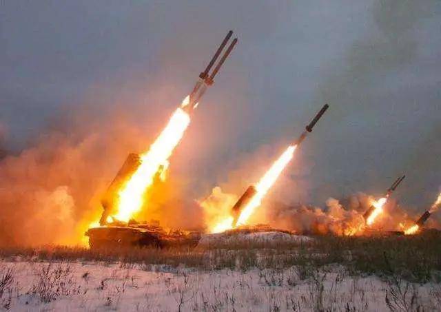 原创上千枚燃烧弹瞬间来袭大量防空洞遭受重创基辅战火猛烈