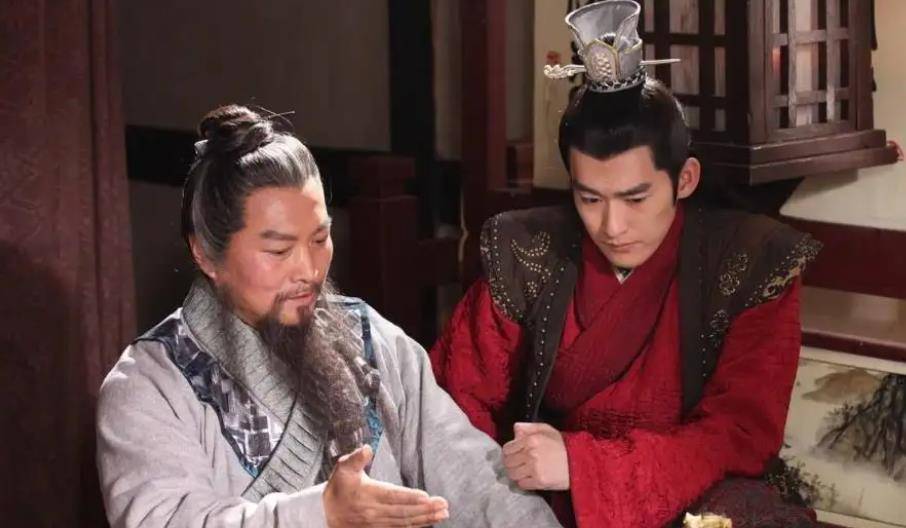 在李密的领导下,瓦岗寨一时之间汇聚了诸如徐茂公,魏征,秦琼,单雄信