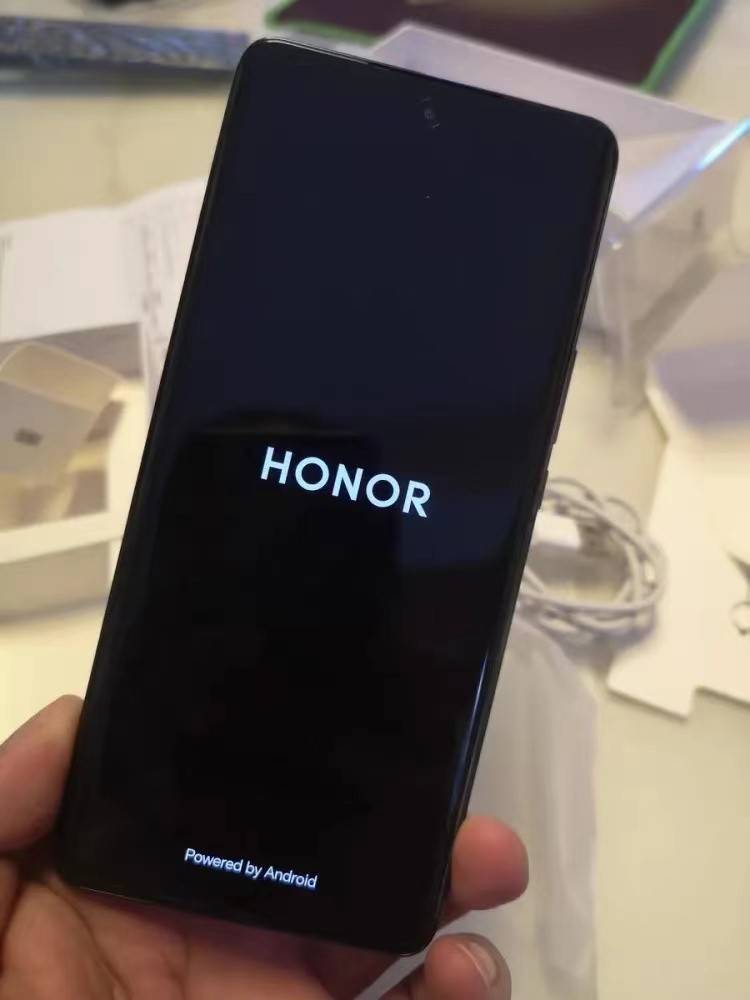 原创荣耀太猛了5800mah大电池骁龙8芯片1亿像素16gb512gb仅2399元