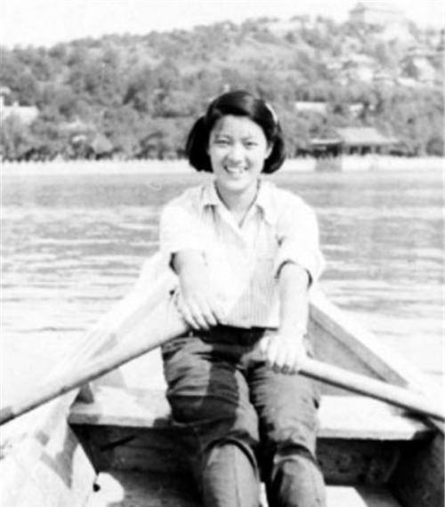 谈雪卿的追求者无数,可她一个也看不上,她见得人太多了,知道他们要的