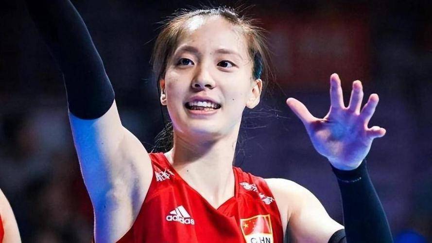 原创压力来了女排美女副攻转行打接应和张常宁竞争恐难出头