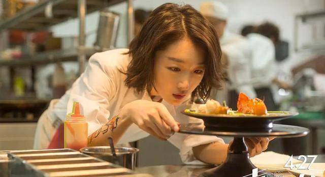 原创原创29岁拿下9个影后成为上影节评委周冬雨真有那么好吗