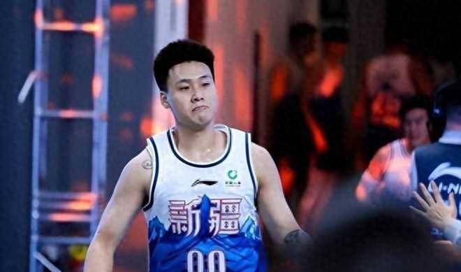 原创复出遥遥无期赵睿未随队赶赴辽宁克里克与邱彪都发愁了