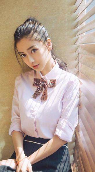 在《全城热恋》中美绝全场,在这样的小品中杨颖只要美就ok,作为花瓶