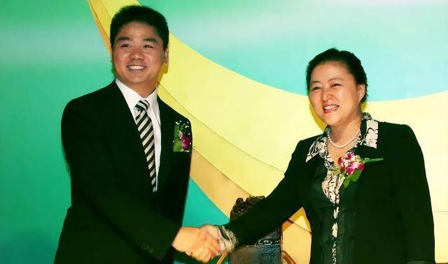 总之,在徐雷没有被刘强东请到京东之前,徐雷的名声就已在外.