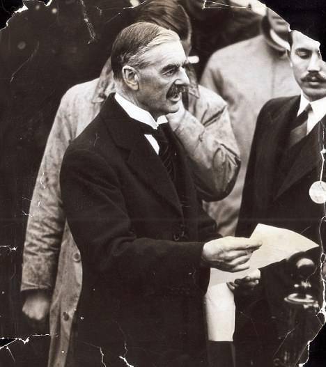 原创二战时英国首相张伯伦深受英国人欢迎主动辞职后还深受重视