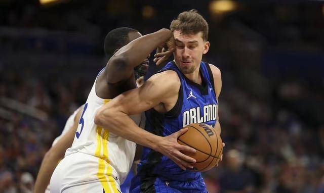 勇士以10193战胜魔术库里1710格林肘击驱逐