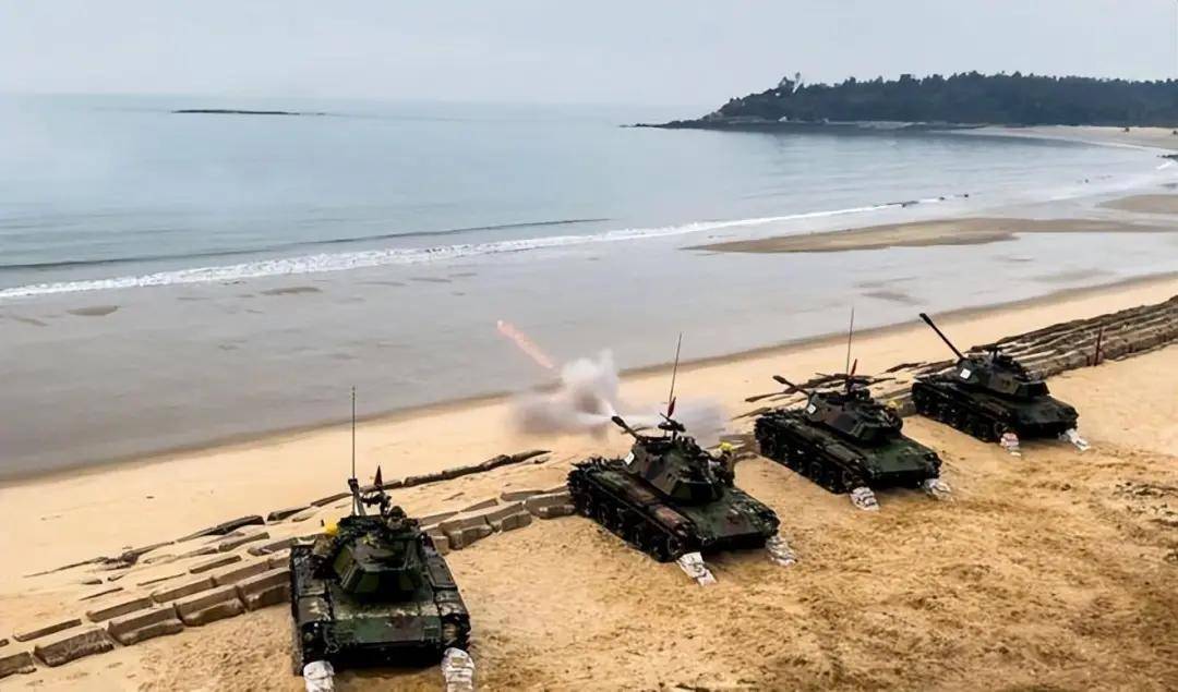 马祖周围海域展开大规模护航行动,禁止金门驻军进行危险的实弹演习