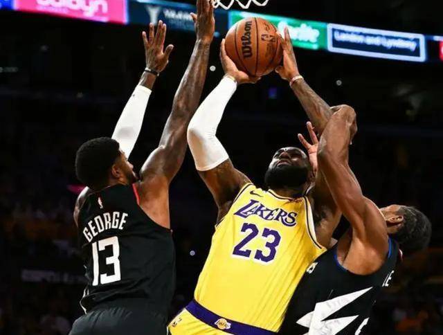 湖人三巨头逆转战绩神奇_比赛_篮板_浓眉