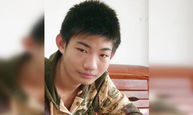 原创天下第一懒汉河南杨锁吃饭靠喂脚不沾地23岁活活饿死