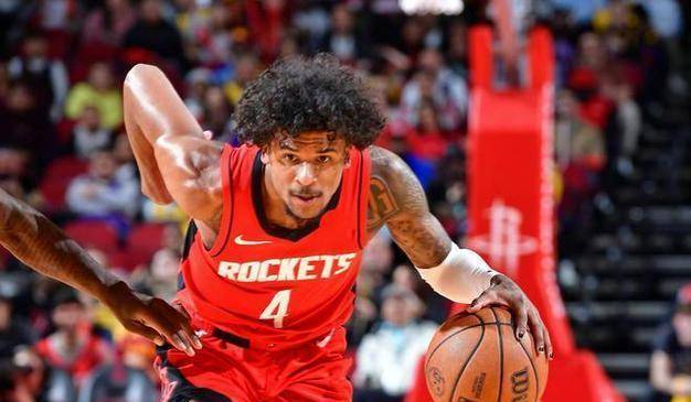 他的杰出表现是火箭队获得连胜的重要因素之一,赛后,雷霆队队员也纷纷