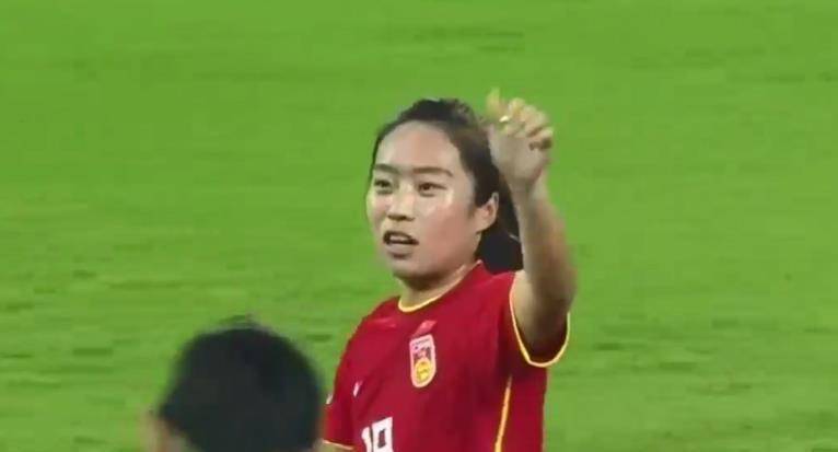 中国女足逆转越南,晋级世界杯,3球被吹掉,王霜独造3球_禁区_杨莉娜