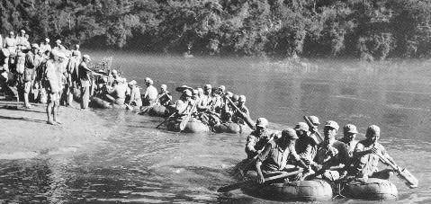 原创中国最后一名远征军流落缅甸长达70年2015年父母坟前老泪纵横