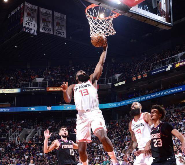 同样的注重进攻,尤其是布克和卢比奥的组合,更像是以前哈登和保罗的