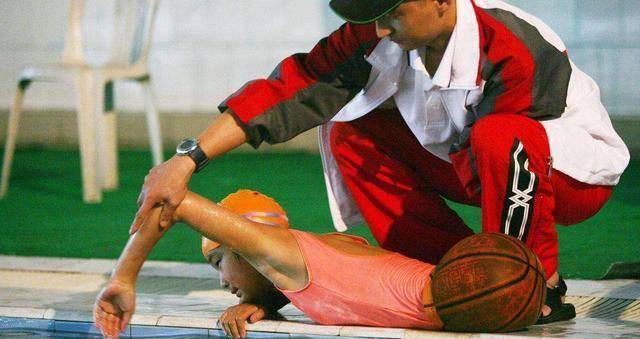 原创4岁被截肢的篮球女孩靠半截身躯斩获冠军如今怎么样了