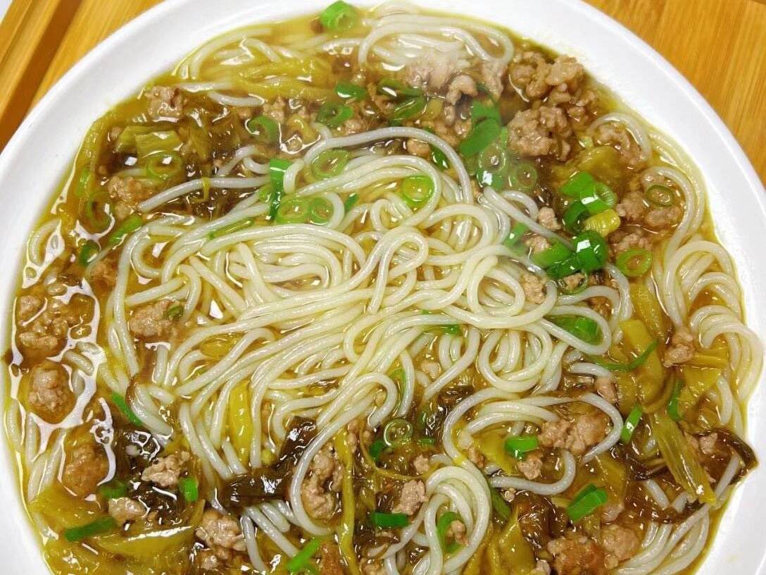 挑战 365 天吃粉面不重样 00一酸菜肉沫米粉_米线_韭菜_食材