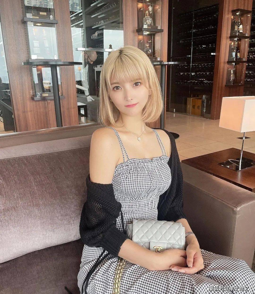 原创25岁单身日本小姐姐身材丰满想藏也藏不住